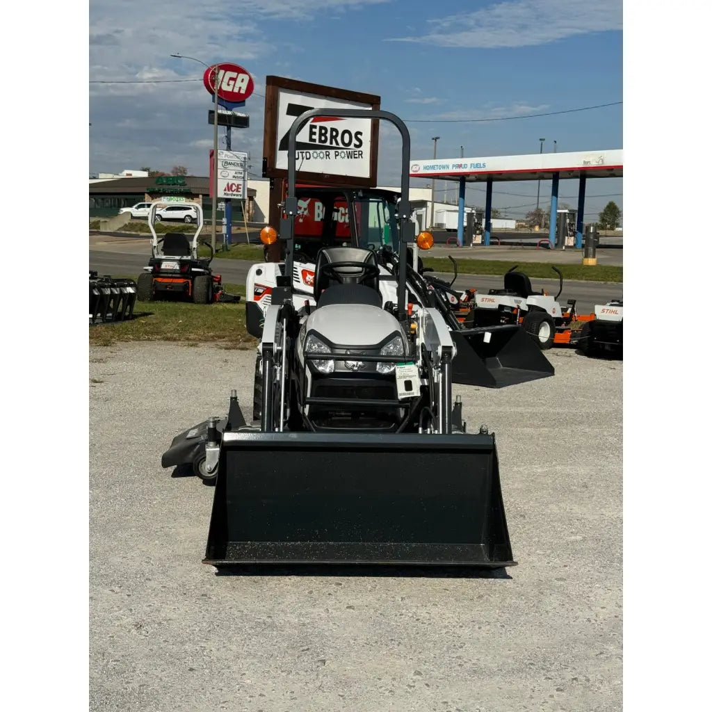 Bobcat CT1025 HST Tractor With Mid Mount Mower Deck Fast shipping
